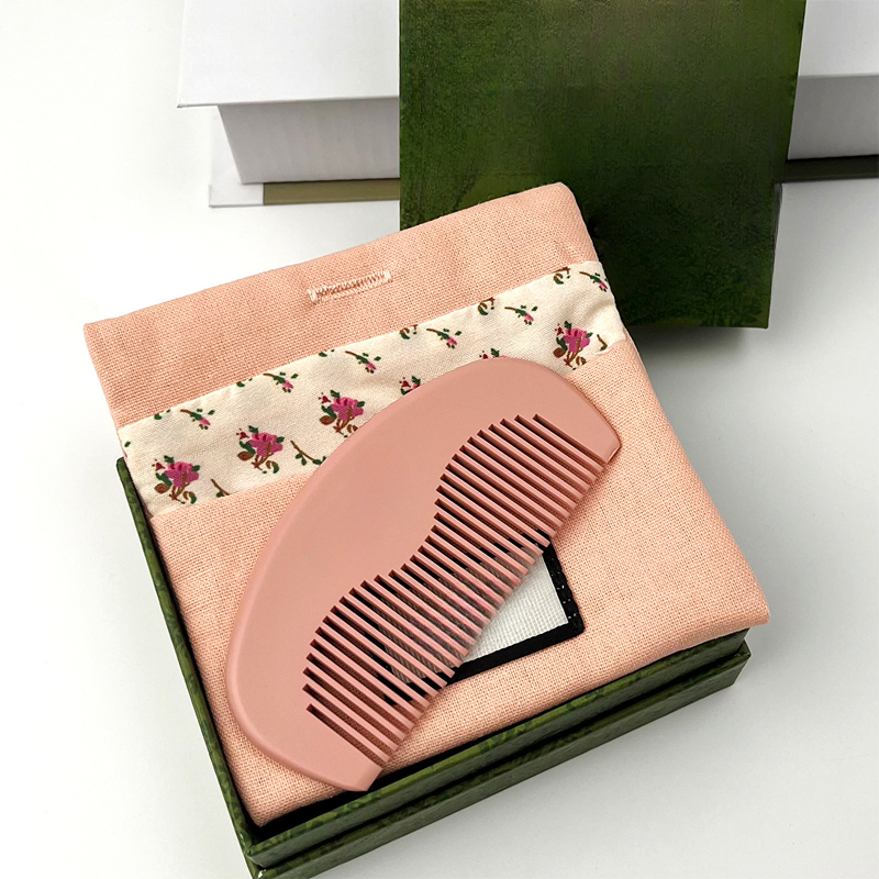 Womens Classic G Letters Designer Wooden Comb Hair Brushes Pocket Love Lovely Sweet Pink Wood Combs Massage Brushes Care Styling Tool Makeup Beauty Tools