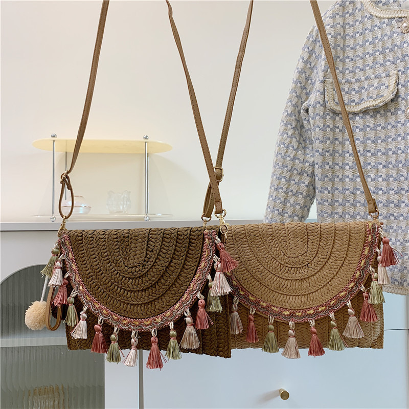 2025 new Ethnic handmade woven for women Bohemian style handbag with tassel envelope shoulder bag zhanyishengli