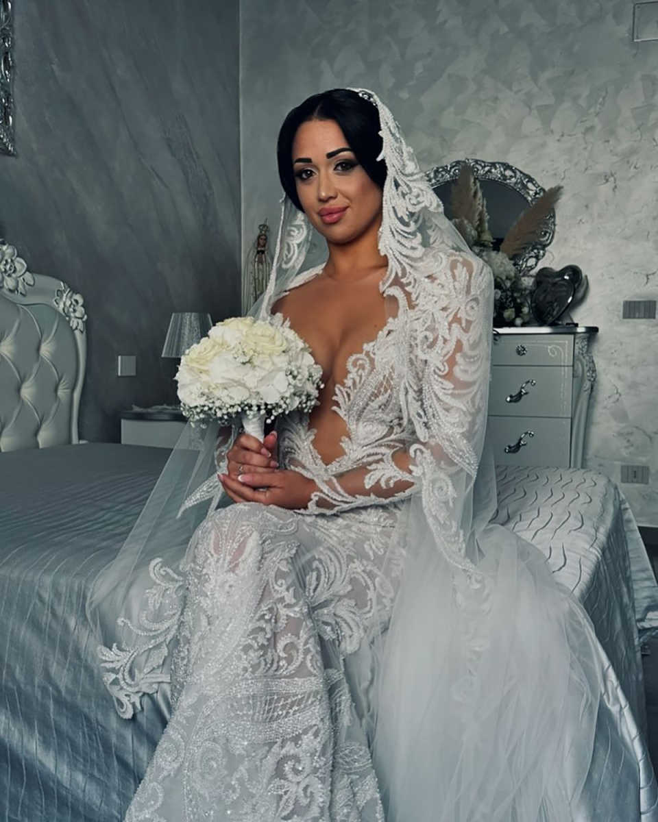 Fashion Mermaid Wedding Dresses For Women V Neck Long Sleeves Gown Sequins Appliques Backless Sweep Train Customized Dress Party Vestido De Novia