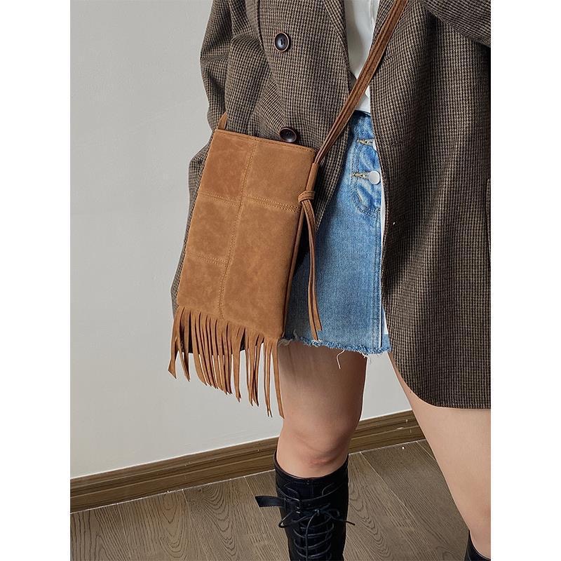2024 New New niche design new women's Bohemian American style tassel frosted crossbody mobile phone bag for women