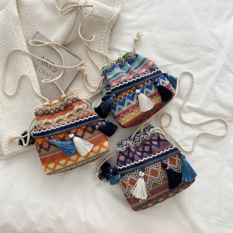 2025 new New woven tassel phone fashionable and versatile drawstring women's portable design crossbody small bag zhanyishengli