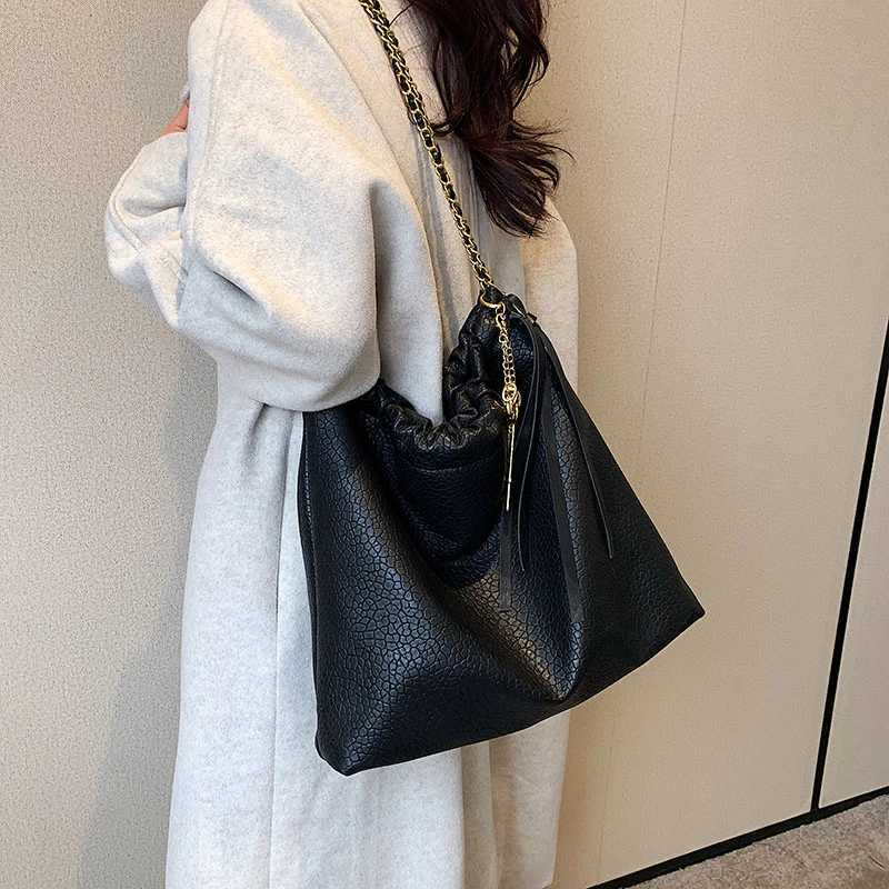 Shoulder Bag hot Women - Gold Chain Crossbody Purse, Large Capacity Tote with Pocket, Perfect for Office and Everyday Use