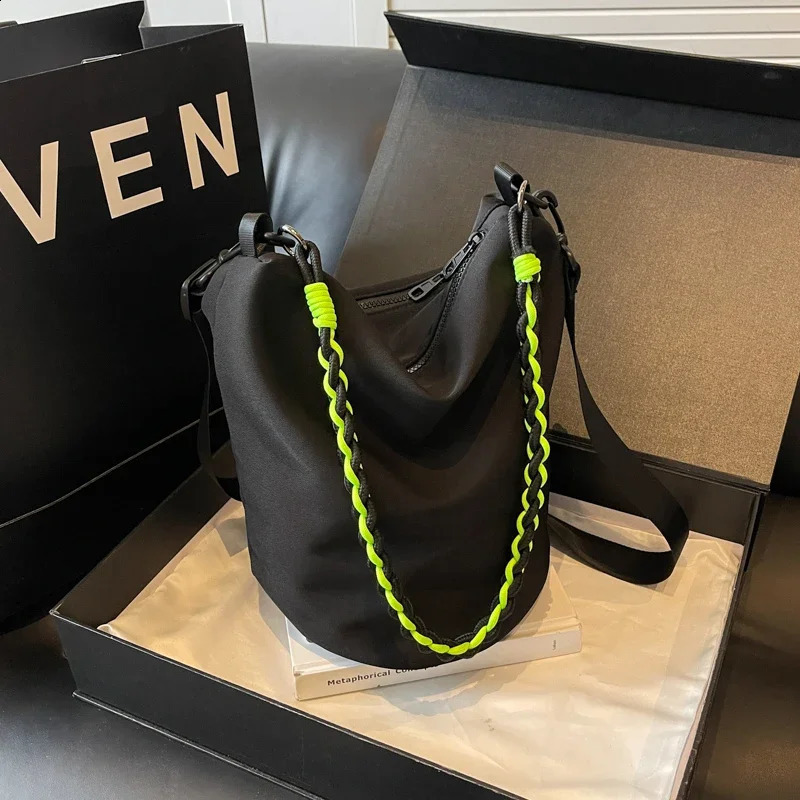 Solid Large Capacity Bags Casual Interior Compartment High Quality Bags for Women Zipper Nylon Womens Handbags 241210