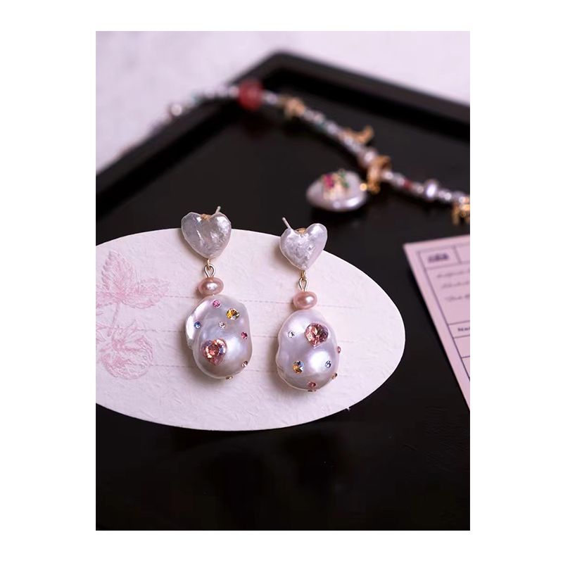 Elegant Gold Pearl & Heart Crystal Earrings - Unique Temperamental Design for Women