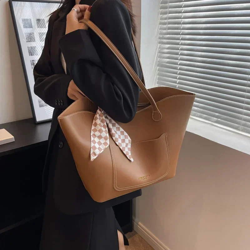 Large Capacity Tote Bag for Women Style This Year Azy and Relaxed Feeling Shoulder Bag for Women Commuting Bag 241210