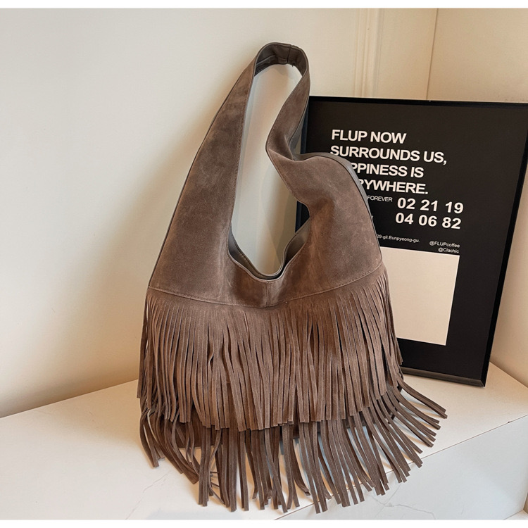 American matte tassel shoulder New 2024 large capacity tote bag, vacation style bohemian armpit bag