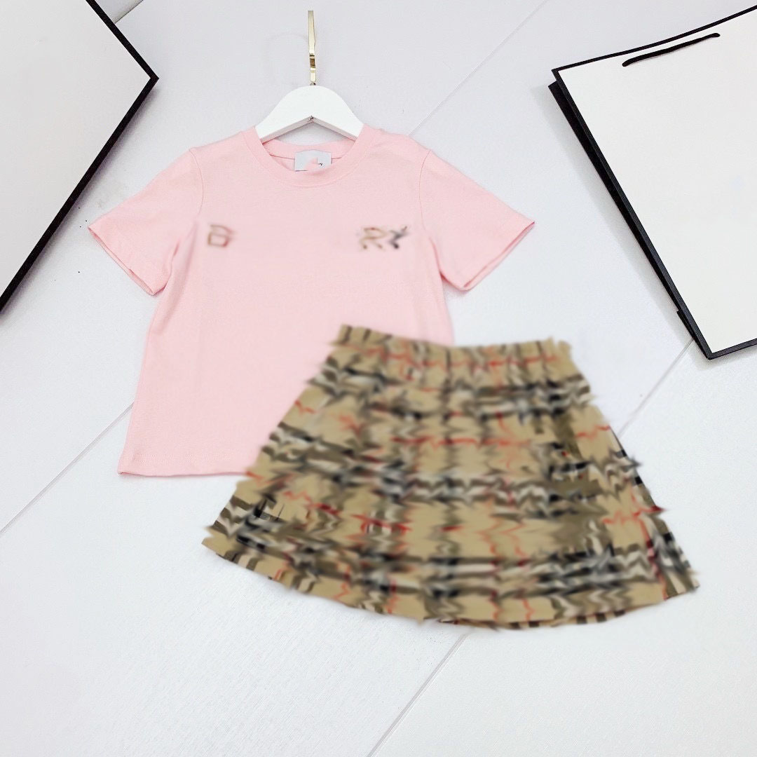 Childrens two-piece summer two-piece set short sleeved T-shirt skirt cotton casual sports set suitable for girls