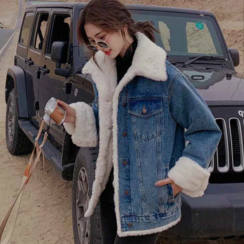 Add velvet thick cashmere jacket denim womens autumn and winter Korean jeans denim jacket womens loose fried street retro jacket 241210