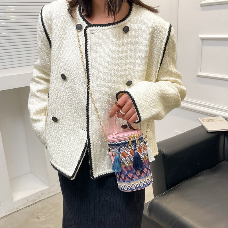2025 new Tassel chain personalized western-style women's ethnic, artistic, national style crossbody bag, spring and summer trendy shoulder bag zh