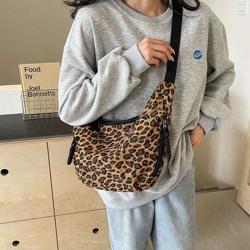 Casual Solid Large Capacity Shoulder Bags Corduroy High Quality Bags for Women Sewing Thread Zipper Womens Handbags 241210