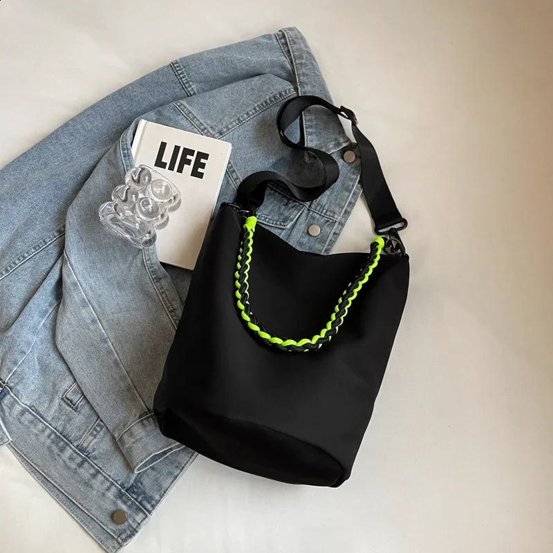 Solid Large Capacity Bags Casual Interior Compartment High Quality Bags for Women Zipper Nylon Womens Handbags 241210