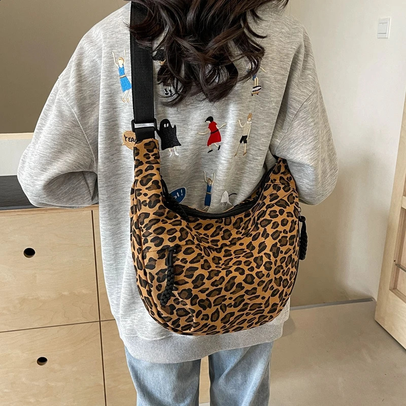 Casual Solid Large Capacity Shoulder Bags Corduroy High Quality Bags for Women Sewing Thread Zipper Womens Handbags 241210