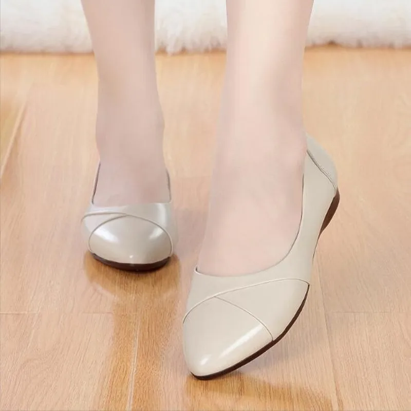 AIYUQI Autumn Women Flat Shoes Genuine Leather Comfortable Bottom Big Size Casual Loafers Mother Shoes