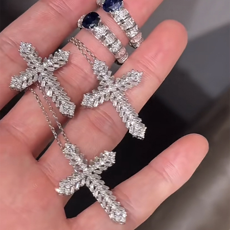 2025 Choucong T Princess Moissanite Cross Pendant Jewelry Real 100% Sterling Sier Women Beach Gorgeous Clavicle Necklace Gift