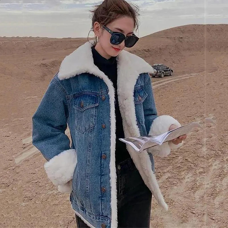 Add velvet thick cashmere jacket denim womens autumn and winter Korean jeans denim jacket womens loose fried street retro jacket 241210
