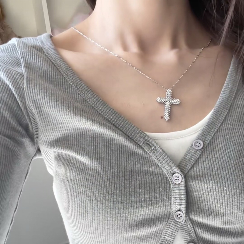 2025 Choucong T Princess Moissanite Cross Pendant Jewelry Real 100% Sterling Sier Women Beach Gorgeous Clavicle Necklace Gift