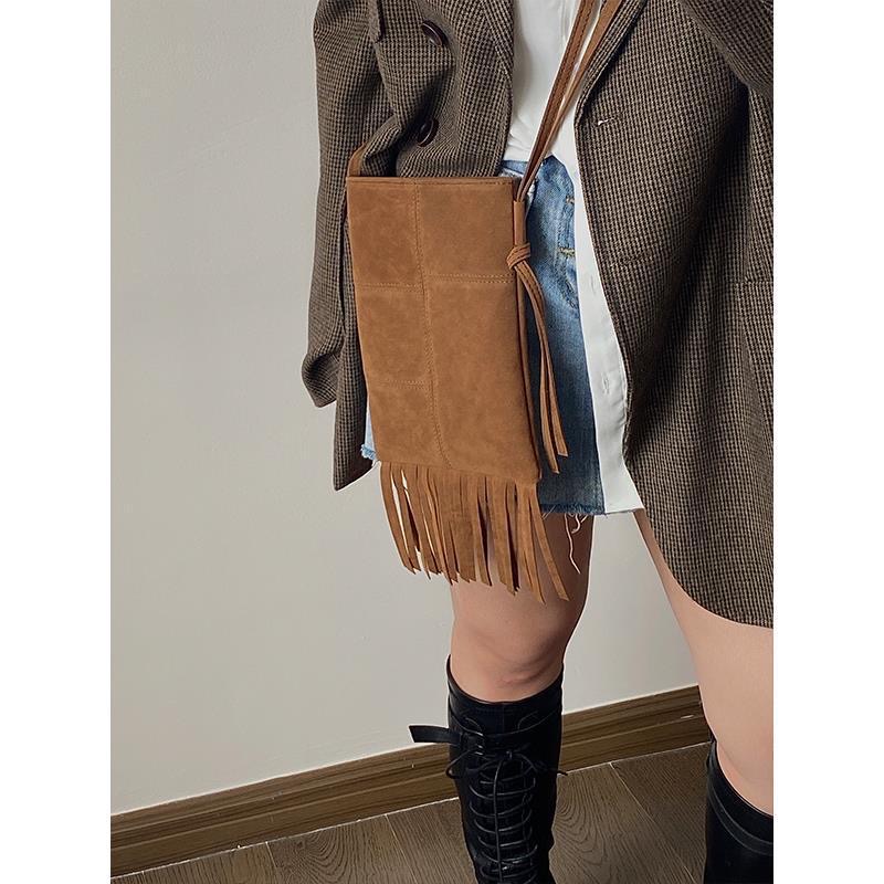 2024 New New niche design new women's Bohemian American style tassel frosted crossbody mobile phone bag for women