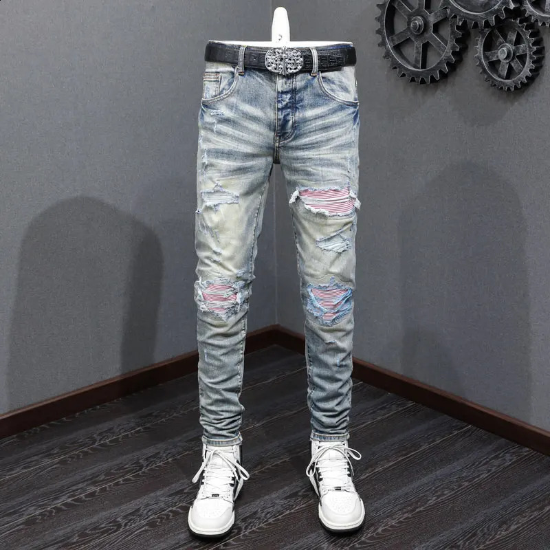 Street fashion mens jeans retro washed blue stretch slim fit open top jeans mens pink leather patch hip-hop pants 241205