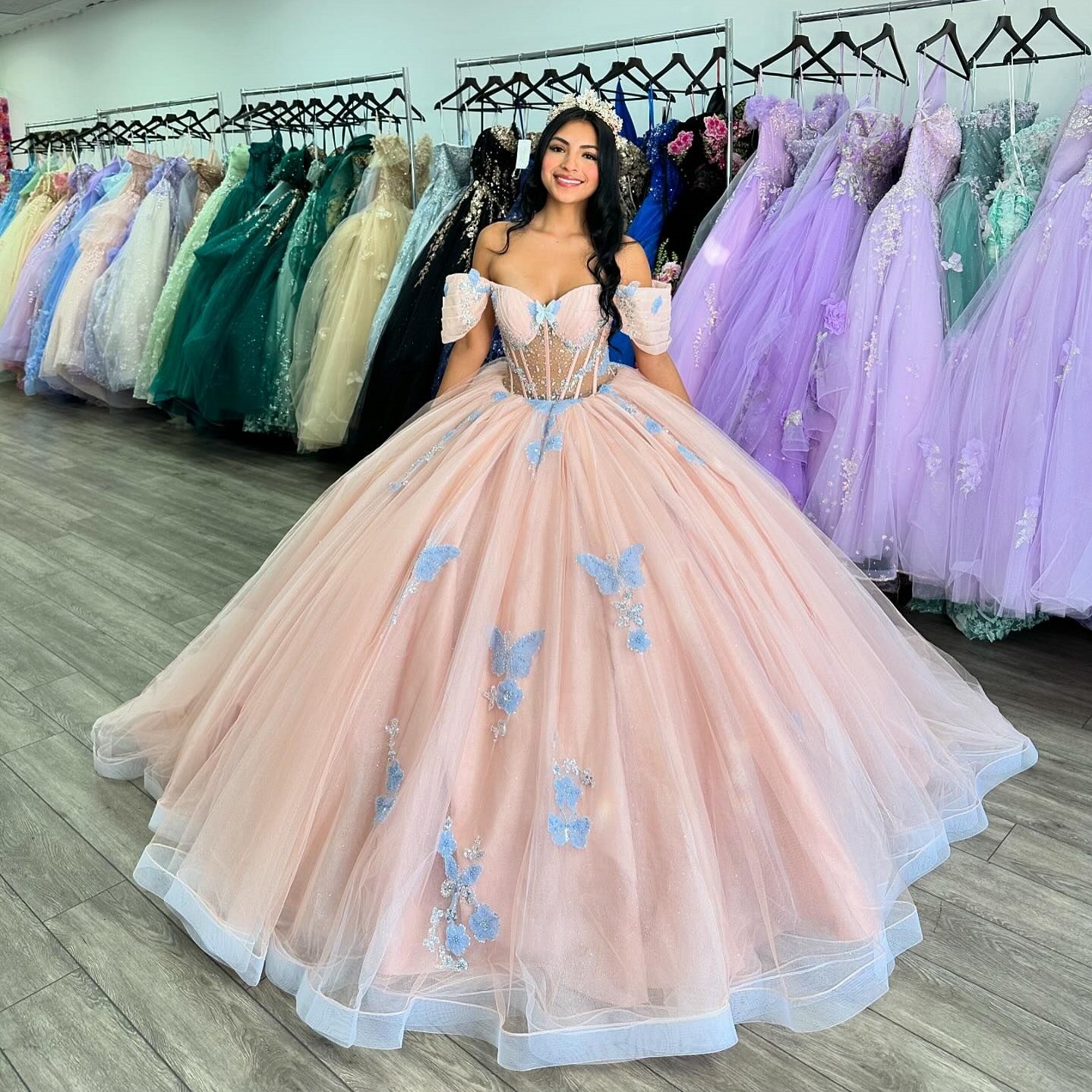 Appliqued Stunning Ball Gown Quinceanera Dresses Beaded Prom Gowns Off The Shoulder Necke Rhies Sixteen Sweet Tulle Masquerade Dress