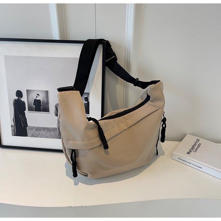 Literary nylon dumpg with large capacity, new fashionable commuting crossbody bag, trendy solid New color shoulder bag