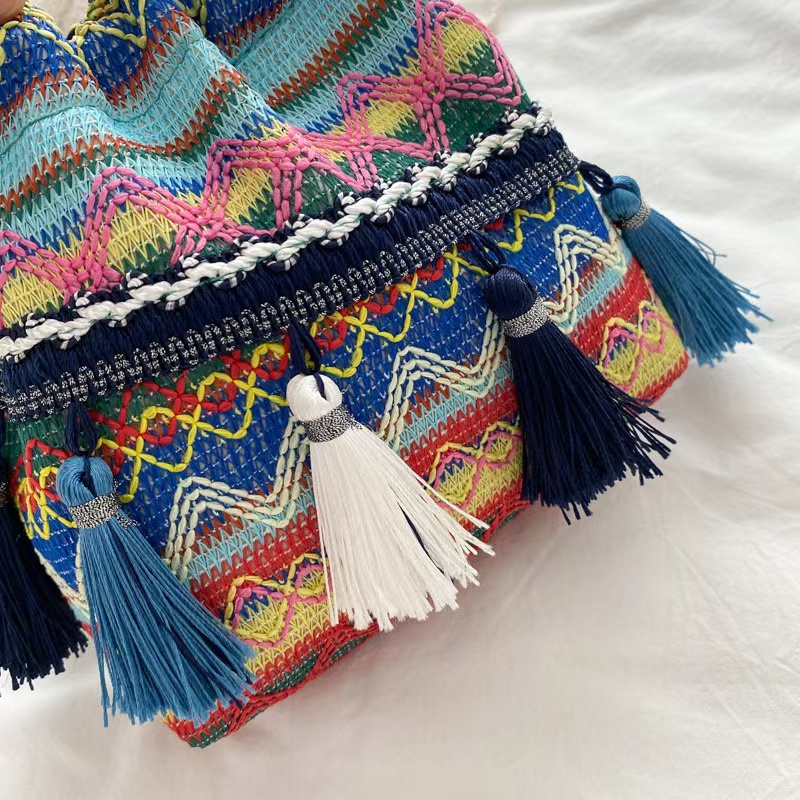 2025 new New woven tassel phone fashionable and versatile drawstring women's portable design crossbody small bag zhanyishengli