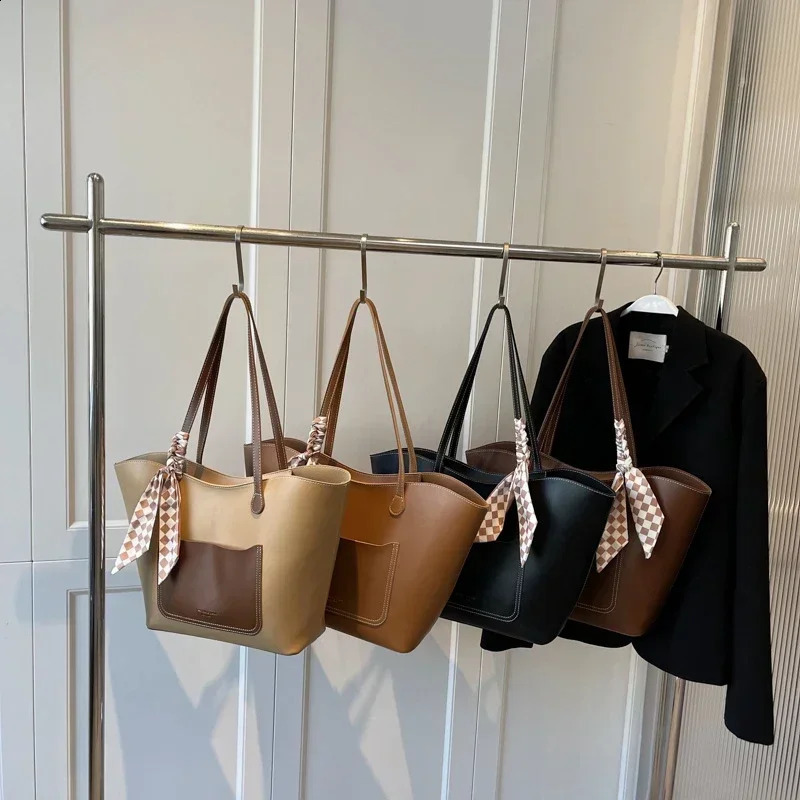 Large Capacity Tote Bag for Women Style This Year Azy and Relaxed Feeling Shoulder Bag for Women Commuting Bag 241210