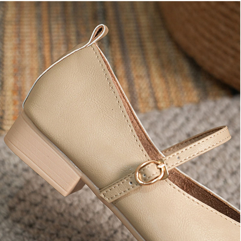 Woman Spring Casual Square Toe Low Soft Soled Shoes Lolita Ballerina Red Flats Female Elegant French hot Retro Buckle Mary Janes