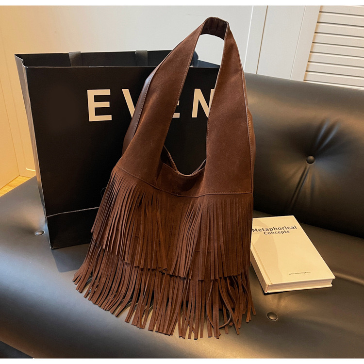 American matte tassel shoulder New 2024 large capacity tote bag, vacation style bohemian armpit bag