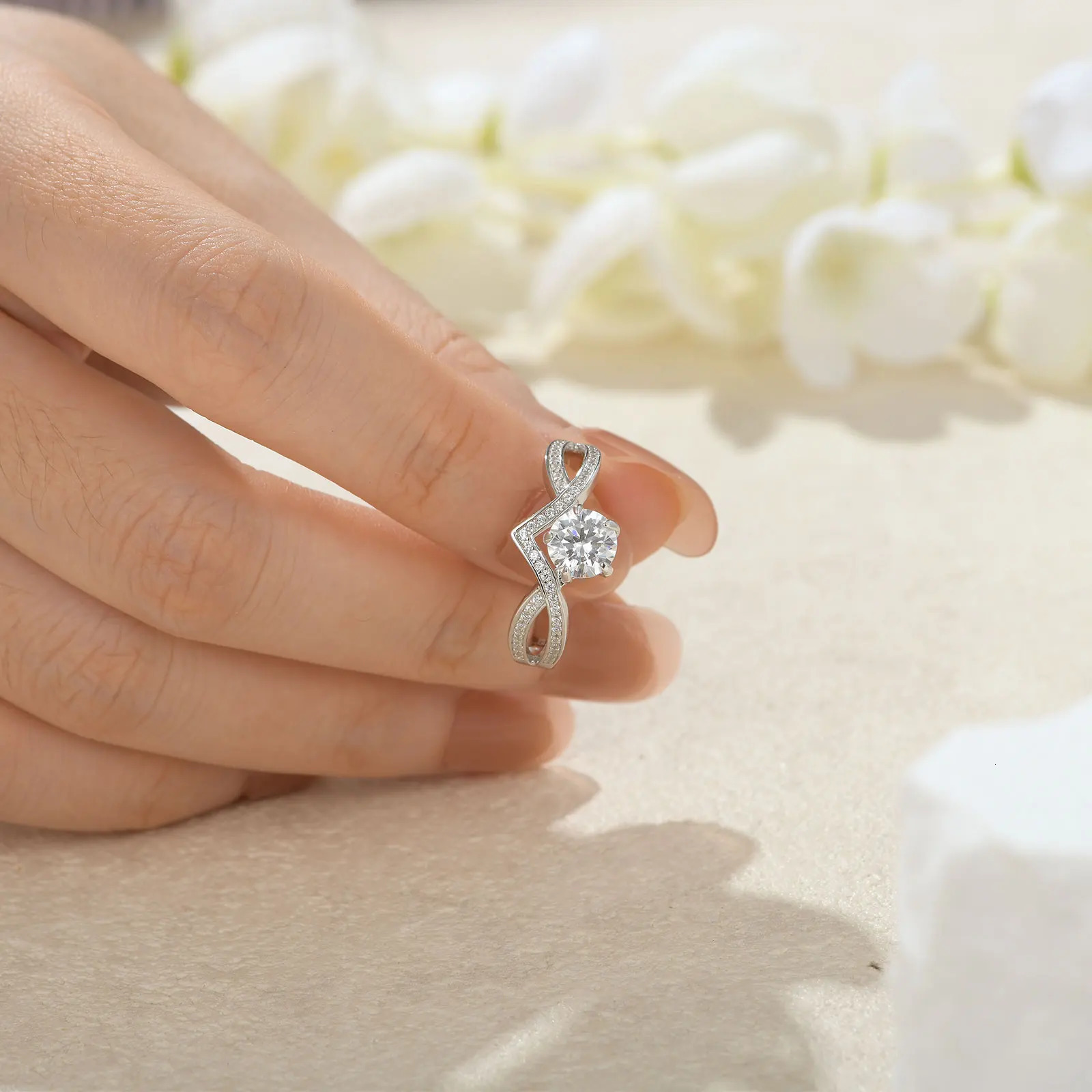 she 925 sterling silver engagement ring suitable for women Brilliant Round 10 ct A zircon jewelry wedding 241210