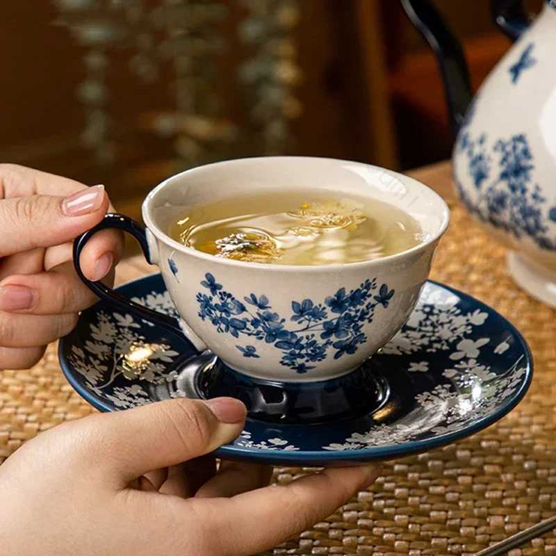 Vintage Chinese style ceramic coffee cup lamp luxury coffee shop exquisite tea cup unique coffee cup and plate set gift Y241211