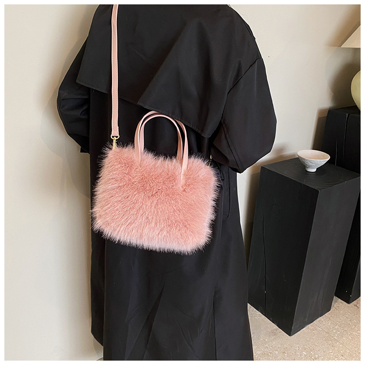 Hot Selling New Plush Handbag Autumn And Winter Large Capacity Outdoor Bag Commuting Handbag Multifunctional Furry Women's Bag