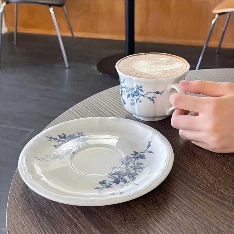 Creative French retro light luxury ceramic cup and sauce set medieval blue flower latte cup afternoon tea set Y241211