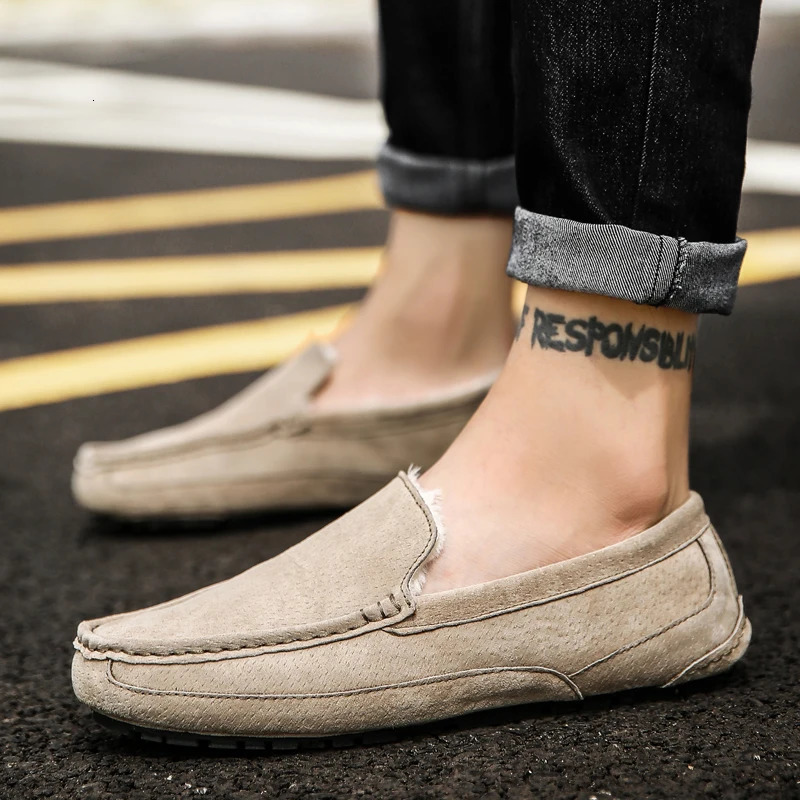 Mens plush suede leather driving shoes casual winter warm fur mens Moccasins sliding driving shoes mens boat shoes 241211