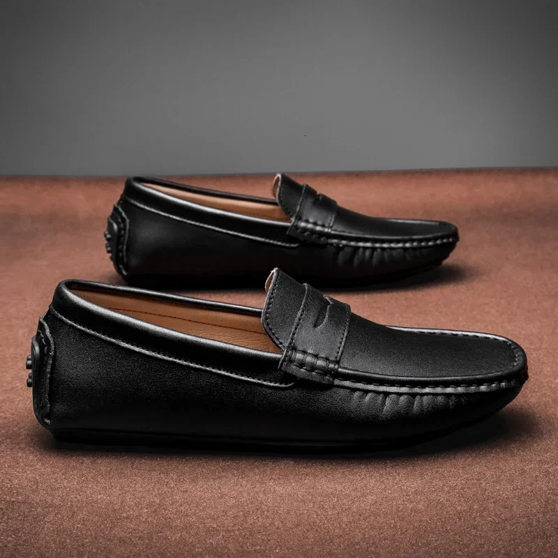 Brand Fashion Summer Style Soft Moccasins Loafers High Quality Leather Men Flats Casual Big Size Driving Shoes