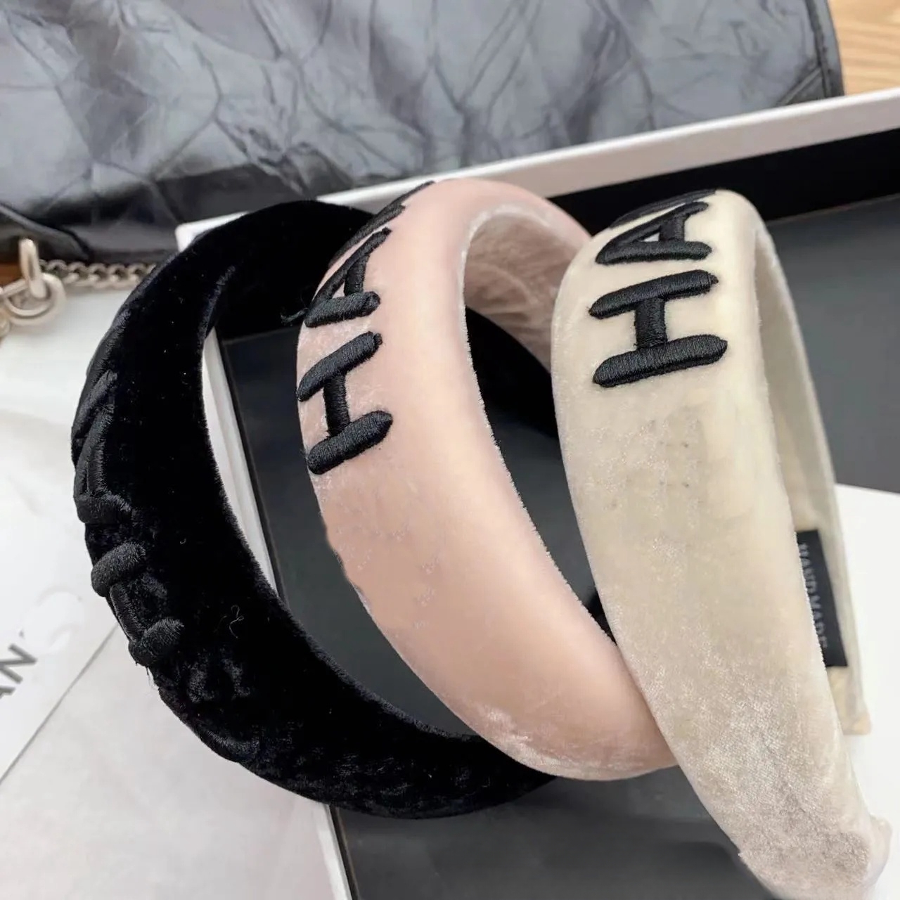 Fashion designer Wide brimmed Headband Women's Headband Luxury logo Classic Women's sports scrunchie High quality hair accessories in a variety of styles gifts