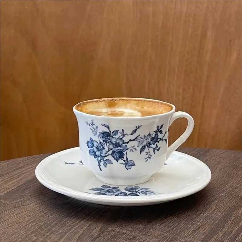 Creative French retro light luxury ceramic cup and sauce set medieval blue flower latte cup afternoon tea set Y241211
