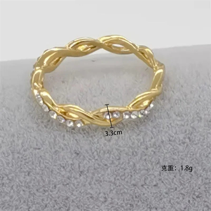 Vintage rose gold color twisted classic cubic zirconia wedding engagement ring womens thin crystal jewelry gift 241210