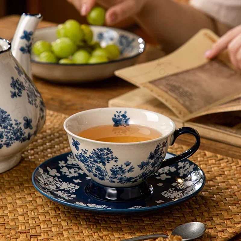 Vintage Chinese style ceramic coffee cup lamp luxury coffee shop exquisite tea cup unique coffee cup and plate set gift Y241211