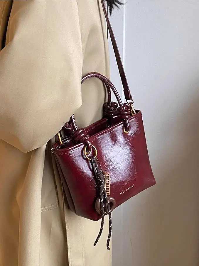 Fashion Top-handle Bags For Women Red Handbag Luxury Brand Designer Shoulder Crossbody Bags With Pendant Bucket Totes BolsasC241212