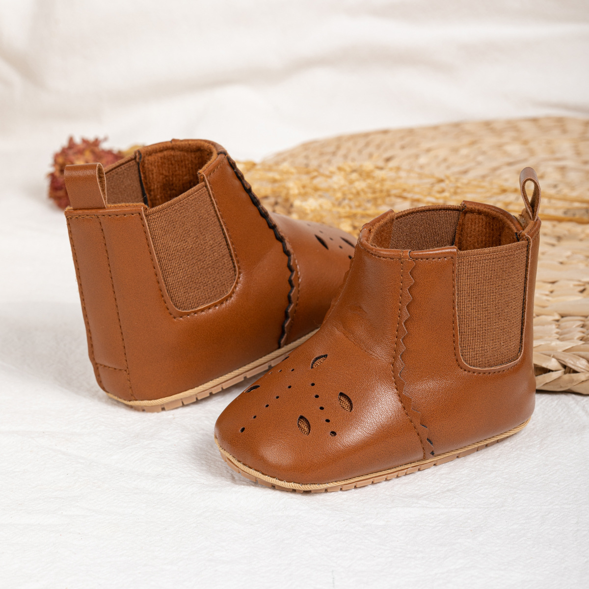 Fashionable New Baby Little Toddler Boots Cute High Quality Soft PU Anti slip Sole Spring and Autumn 0-18M Newborn Kidsnest Walking Shoes