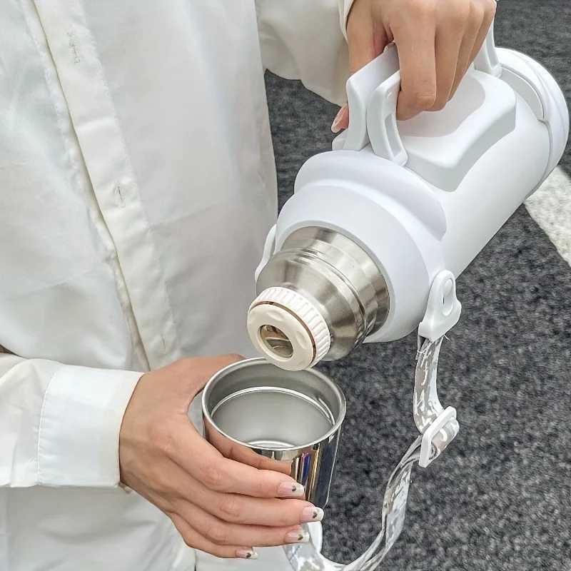 Food grade crazy water bottle with lid portable handheld water bottle with belt Y241211