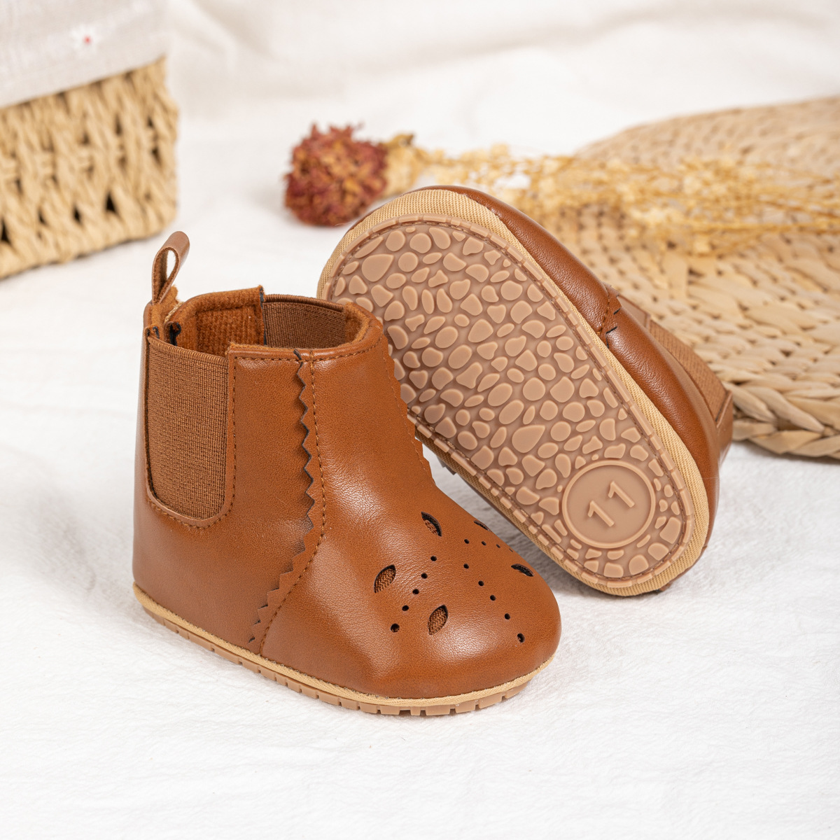 Fashionable New Baby Little Toddler Boots Cute High Quality Soft PU Anti slip Sole Spring and Autumn 0-18M Newborn Kidsnest Walking Shoes