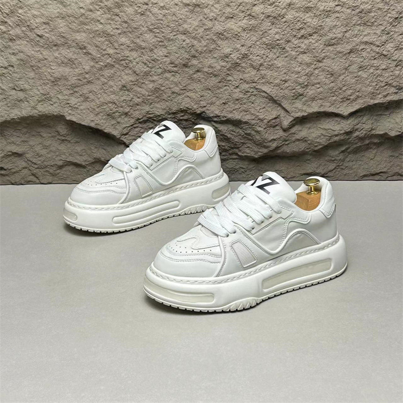 Thick soles increase daddy shoes men's Spring sports small white shoes simple light luxury high sense of leisure board shoes