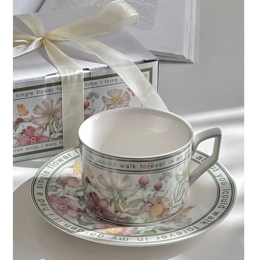 260ml French retro tea cup and sauce set luxury floral ceramic g resso cup He Off Suower coffee gs set Y241211