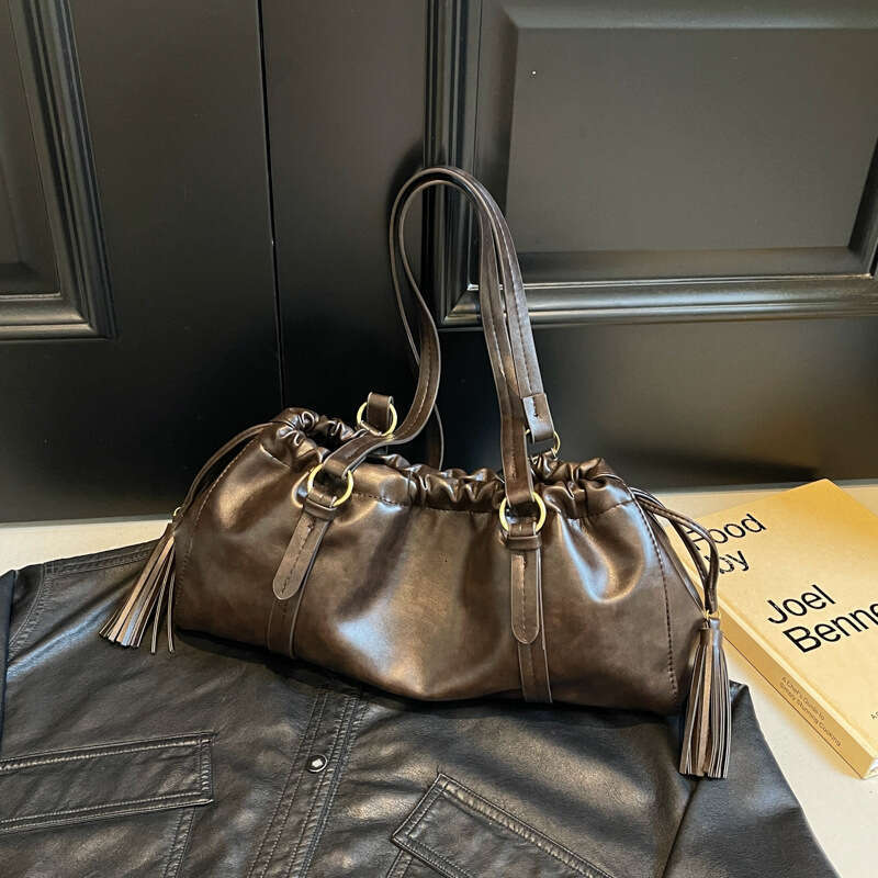 Retro high-end women's Korean version large capacity pleated cloud versatile texture commuting single shoulder armpit bag 2024 new style temperam