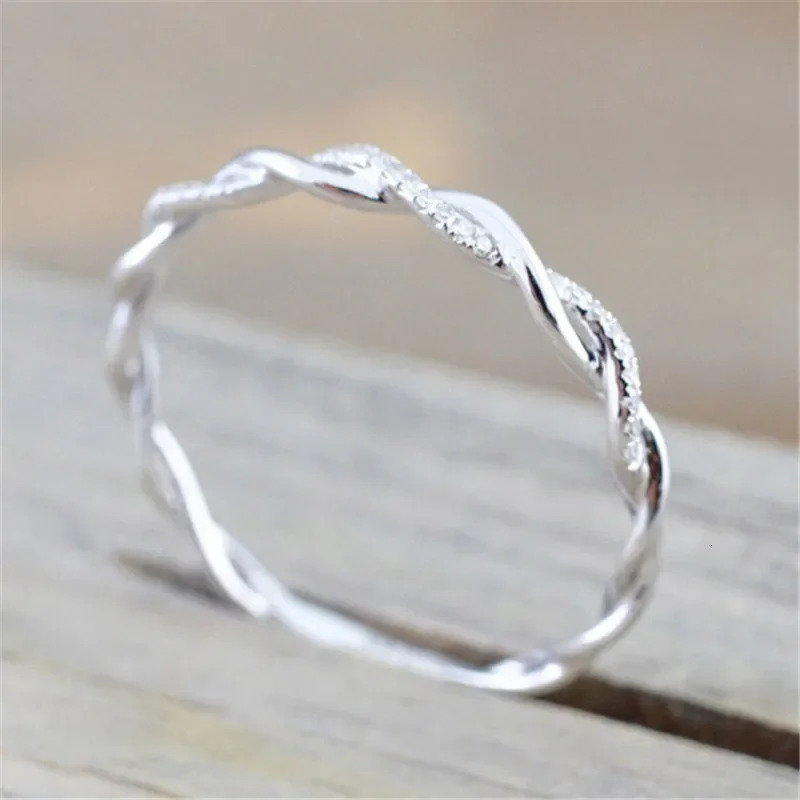 Vintage rose gold color twisted classic cubic zirconia wedding engagement ring womens thin crystal jewelry gift 241210