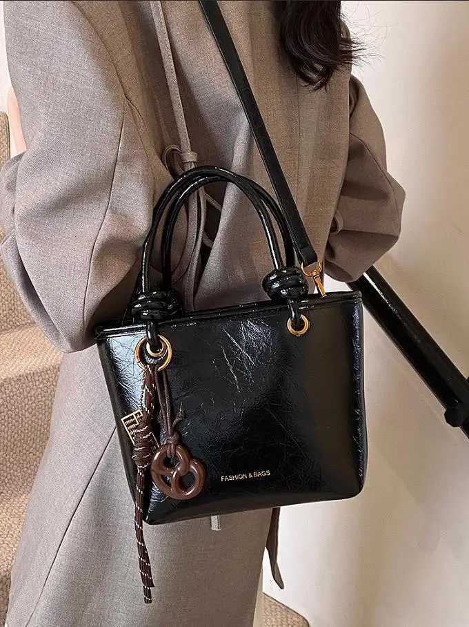 Fashion Top-handle Bags For Women Red Handbag Luxury Brand Designer Shoulder Crossbody Bags With Pendant Bucket Totes BolsasC241212