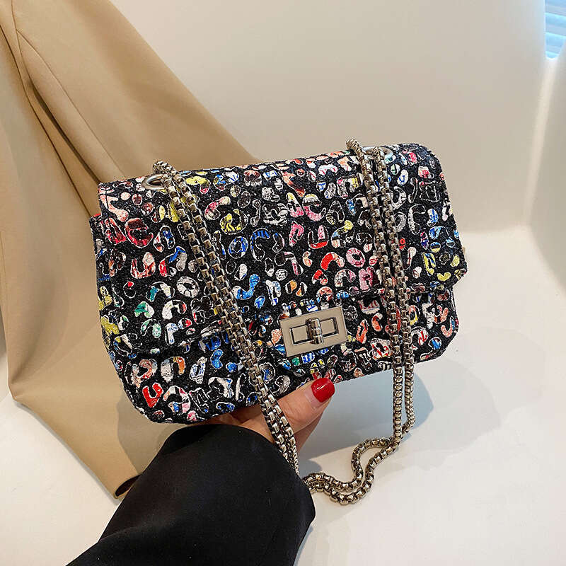 Korean version versatile chain underarm bag for women, niche graffiti style single shoulder crossbody unique small square bag, 2024 new style, chic an