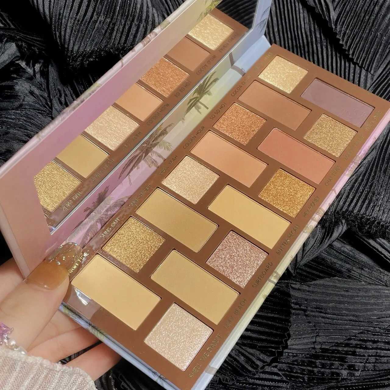 California 16 Color eye shadow PaletteW241212