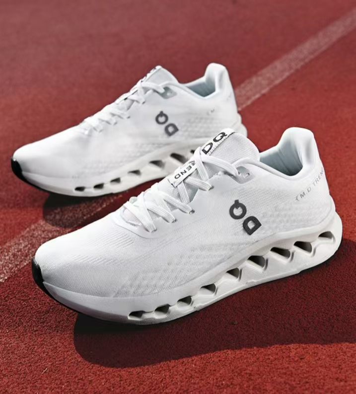 Black 2024 spring new shock-absorbing thick soled running sports dad men's shoes